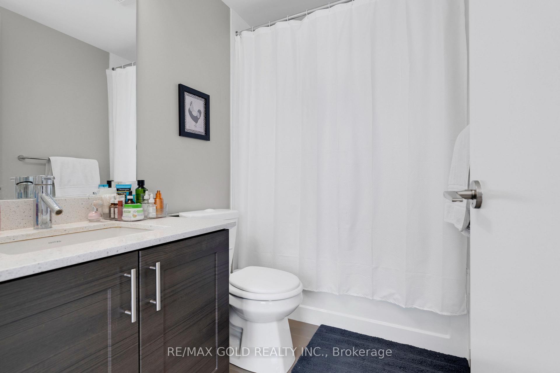 3 Bedrooms Condo at 2212 Lakeshore, Toronto For sale