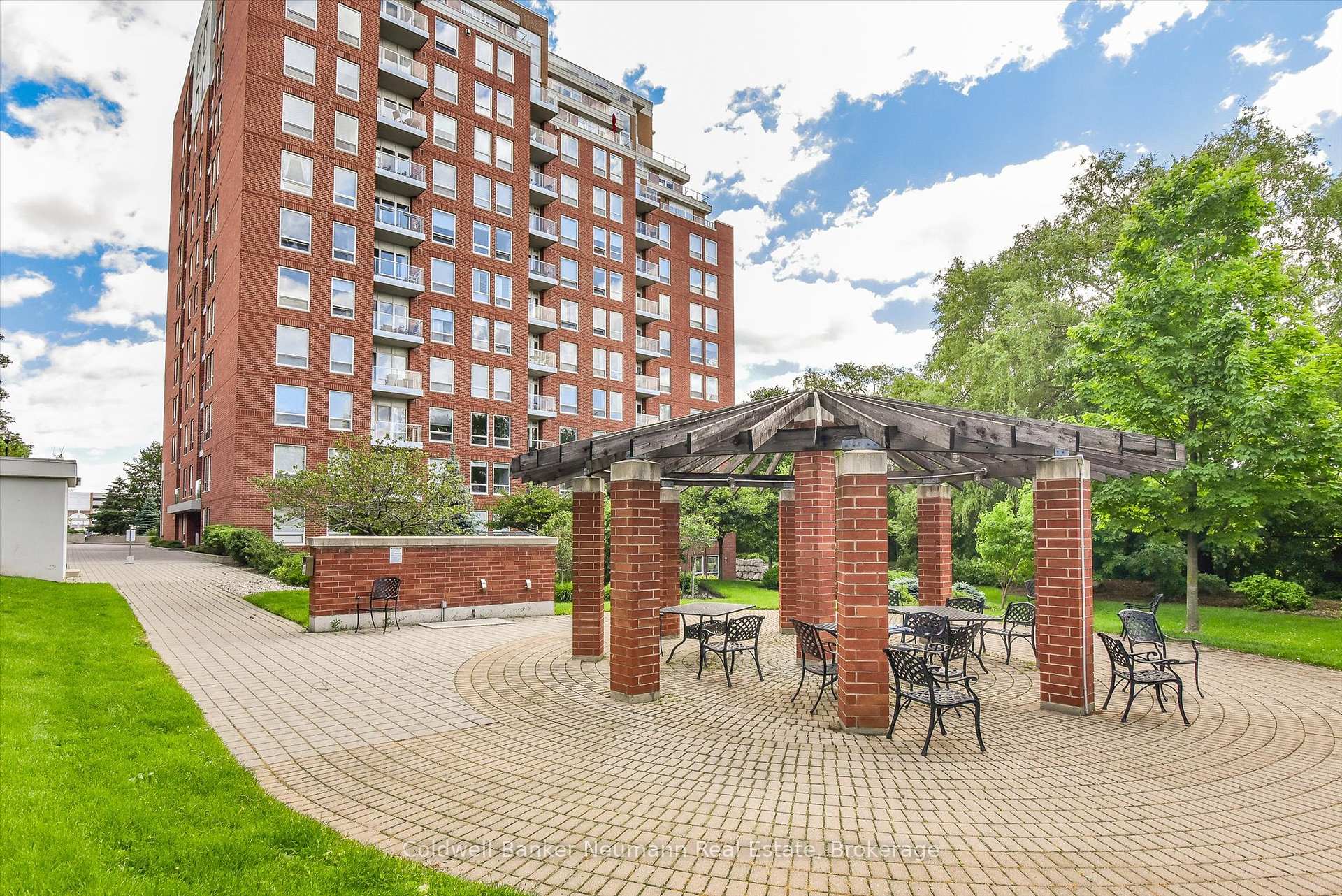 1 Bedroom Condo at 40 Old Mill, Oakville For sale