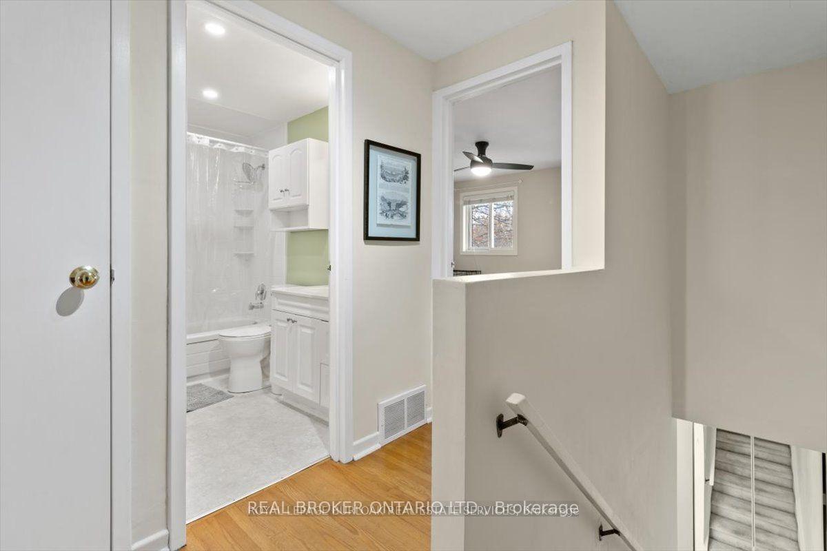 2 Bedrooms Condo at 11 Colmar, Hamilton For sale