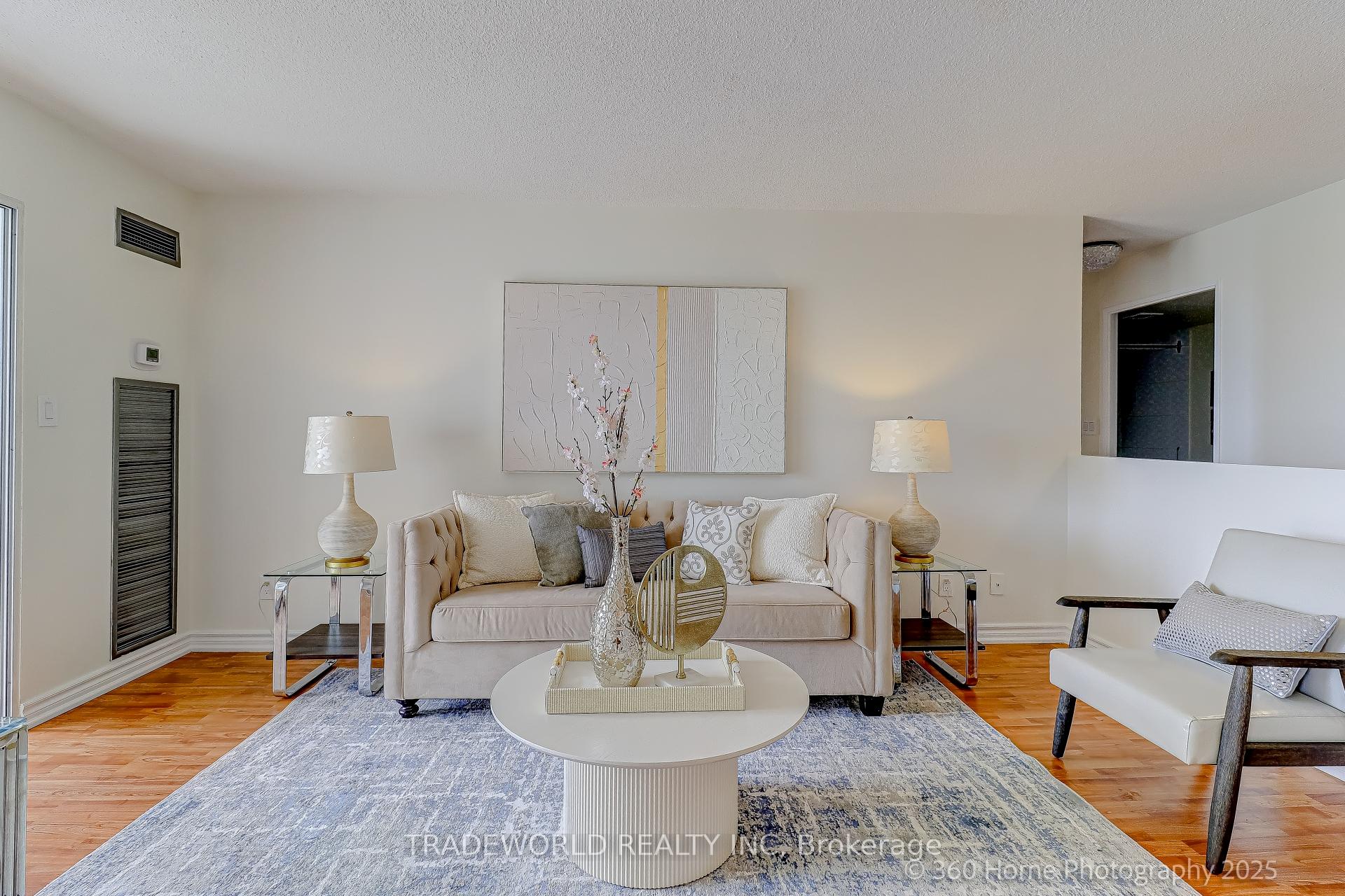 3 Bedrooms Condo at 155 Hillcrest, Mississauga For sale