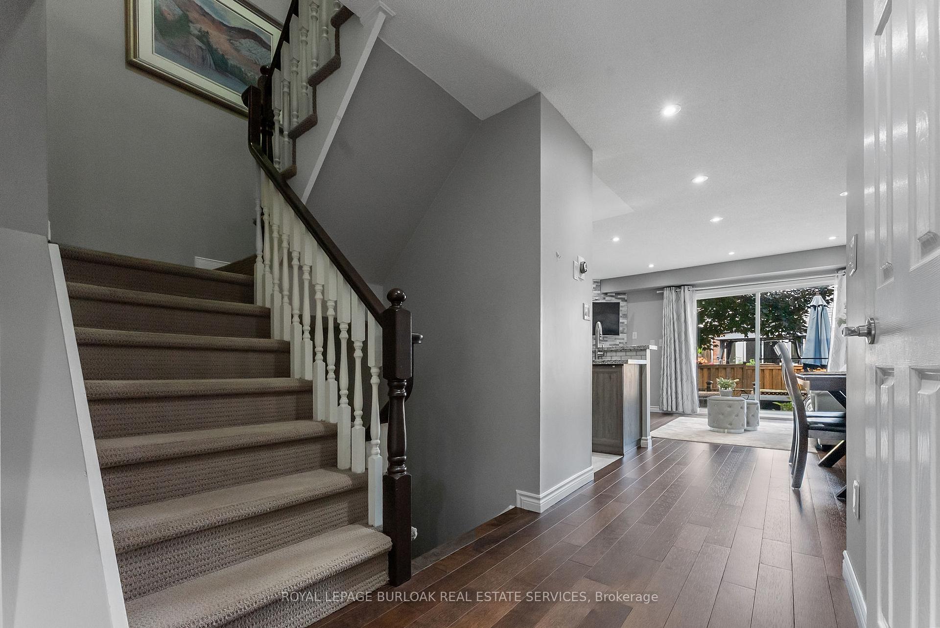 3 Bedrooms Condo at 2025 Cleaver, Burlington For sale