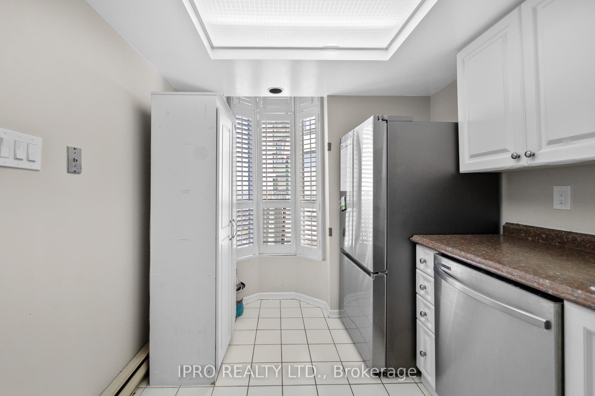 3 Bedrooms Condo at 4460 Tucana, Mississauga For sale