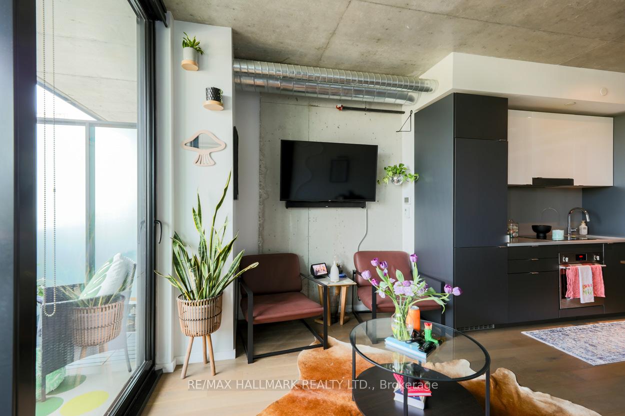 2 Bedrooms Condo at 21 Lawren Harris, Toronto For sale
