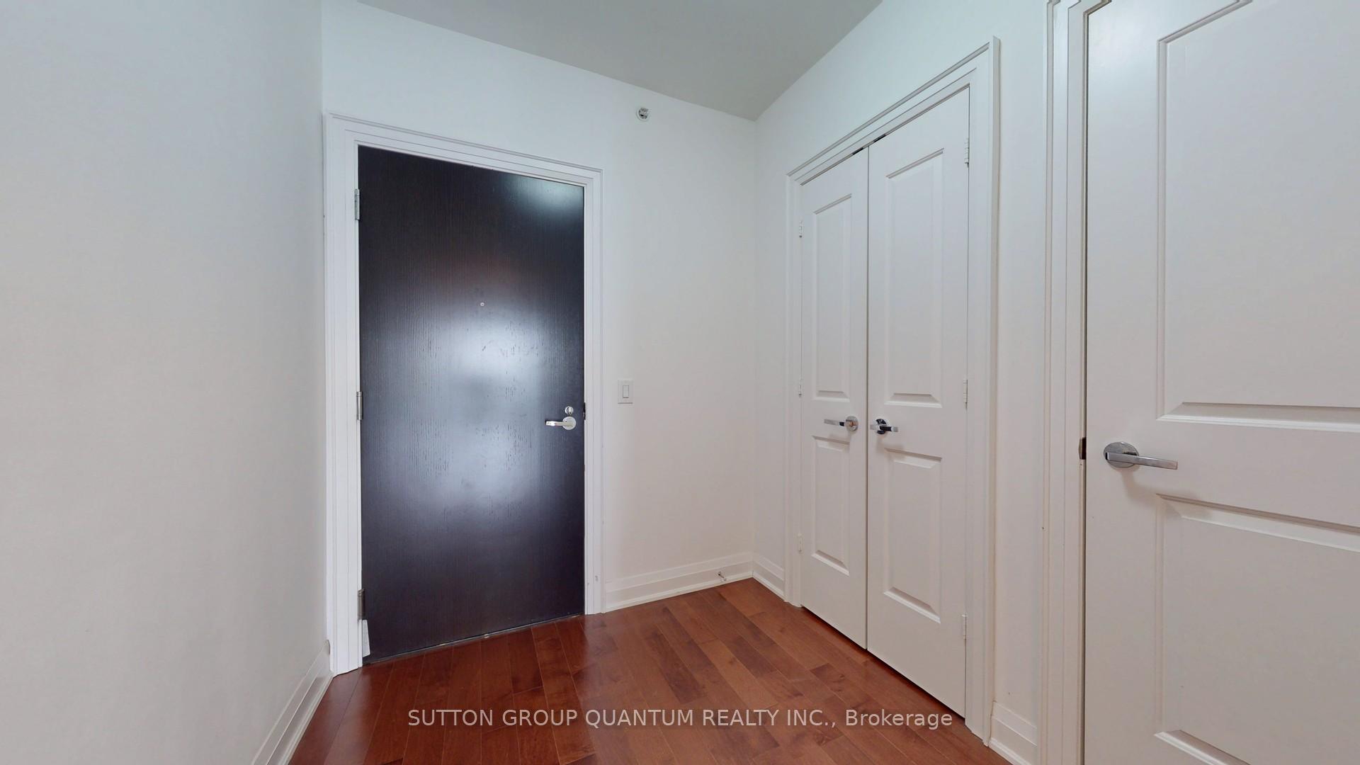 2 Bedrooms Condo at 11 Bronte, Oakville For sale