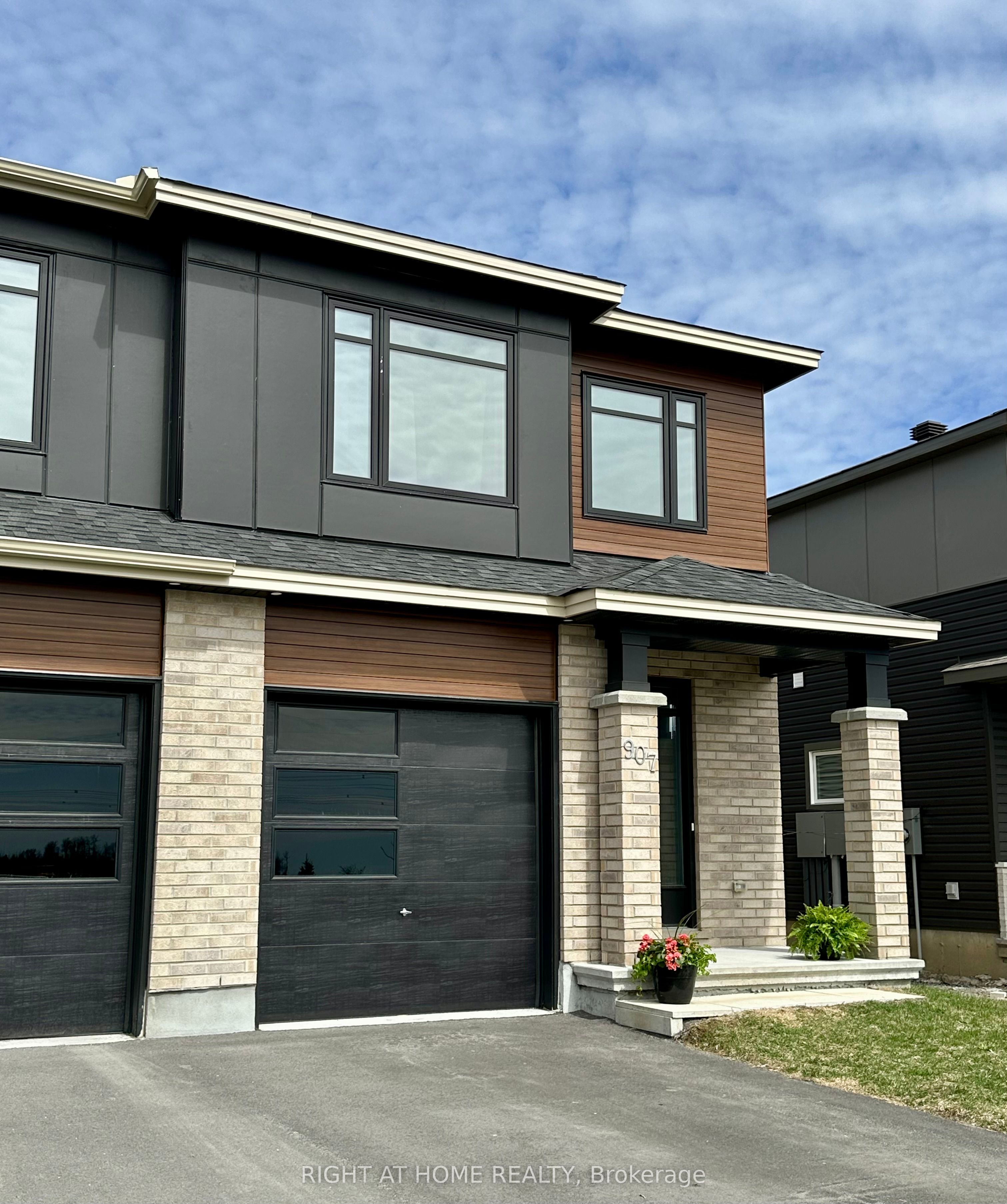 907 Orvieto Way, StittsvilleMunsterRichmond, ON K2S 2L1
