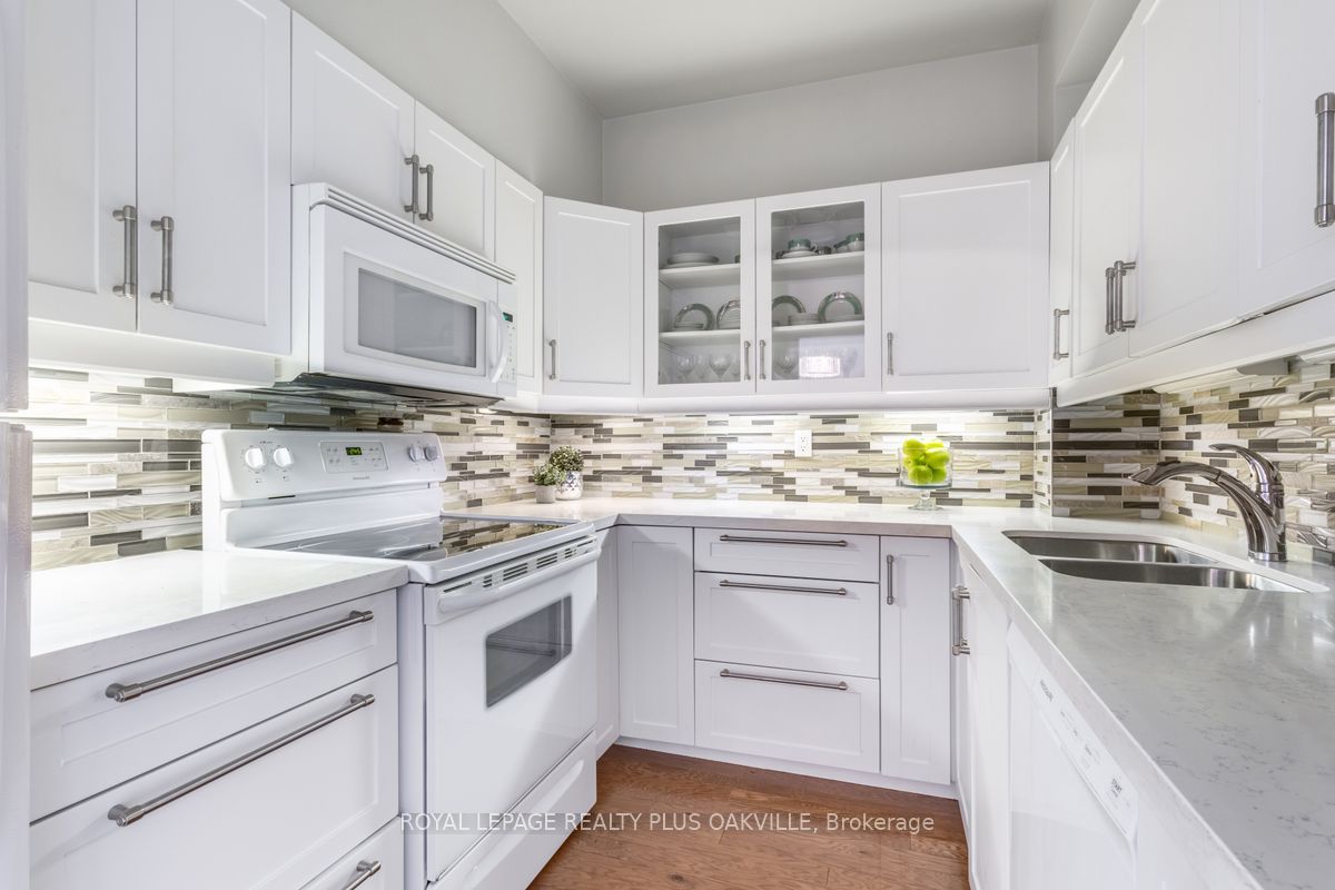 2511 Lakeshore Road W, #517