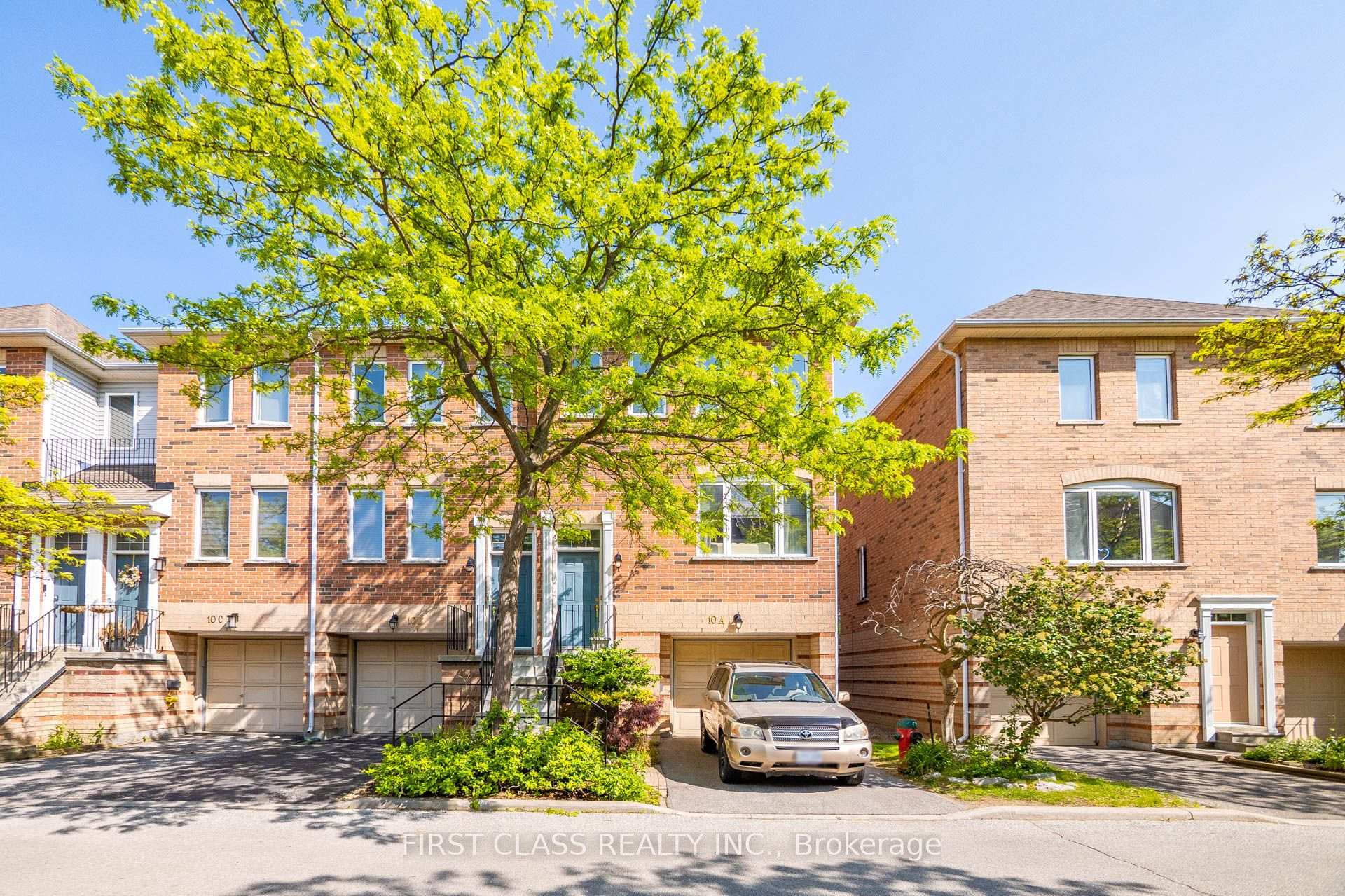 4 Bedrooms Condo at 10A Leaside Park, Toronto For sale