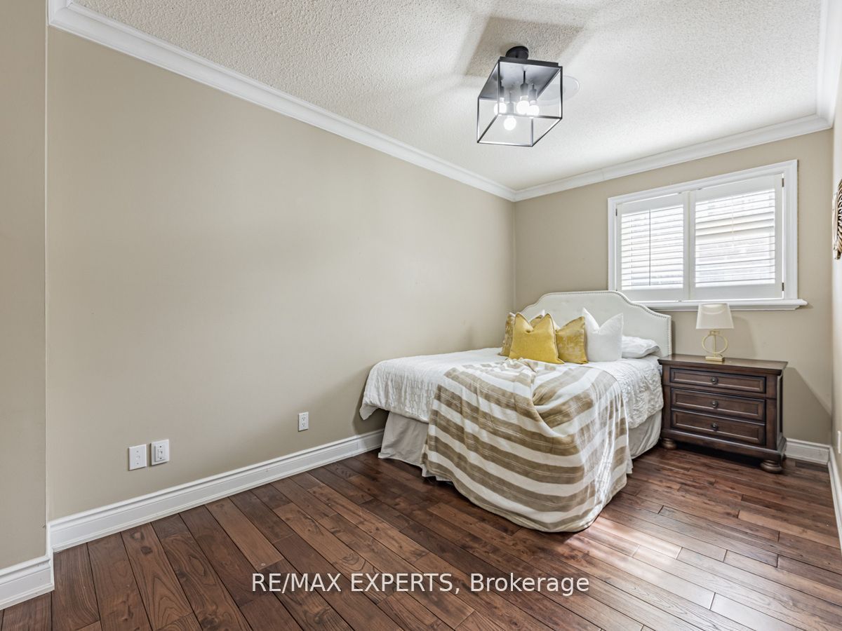 32 Rosebury Lane