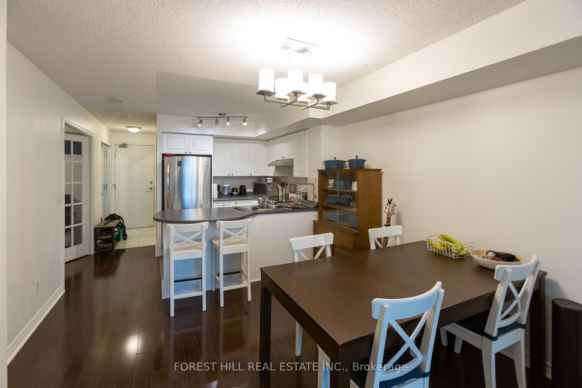 2 Bedrooms Condo at 17 Barberry, Toronto For sale