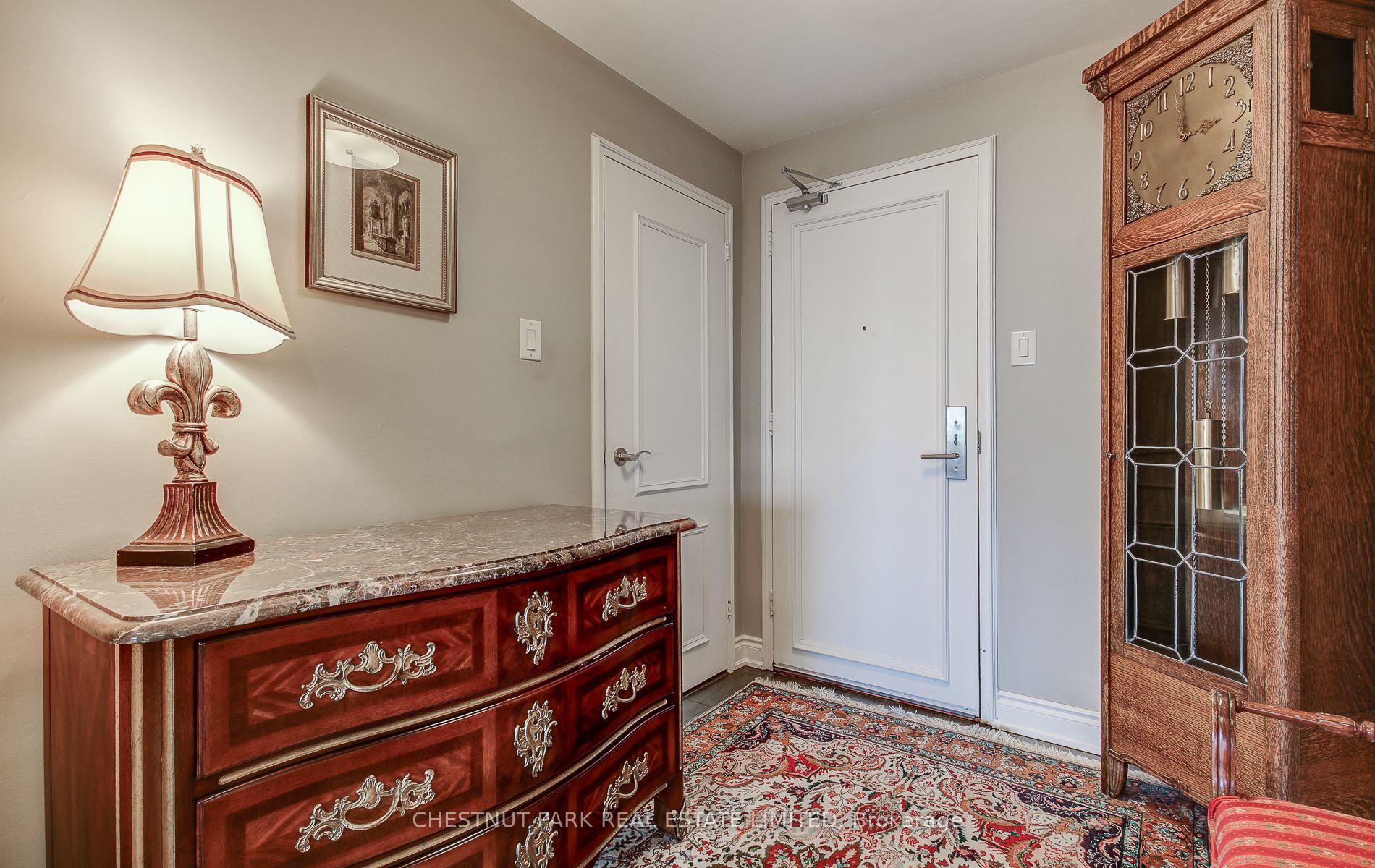 2 Bedrooms Condo at 1400 Dixie, Mississauga For sale