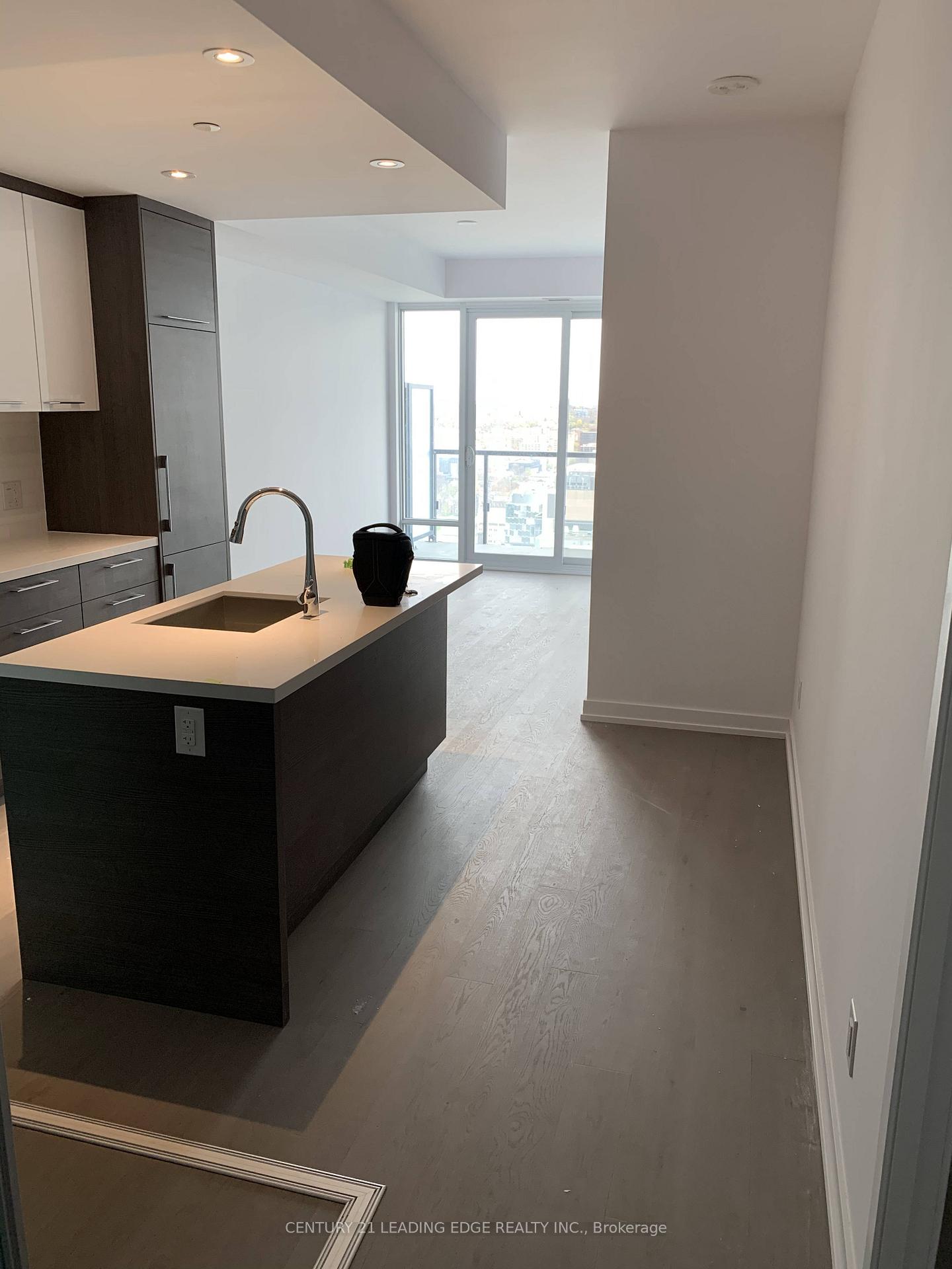 2 Bedrooms Condo at 488 University, Toronto For sale