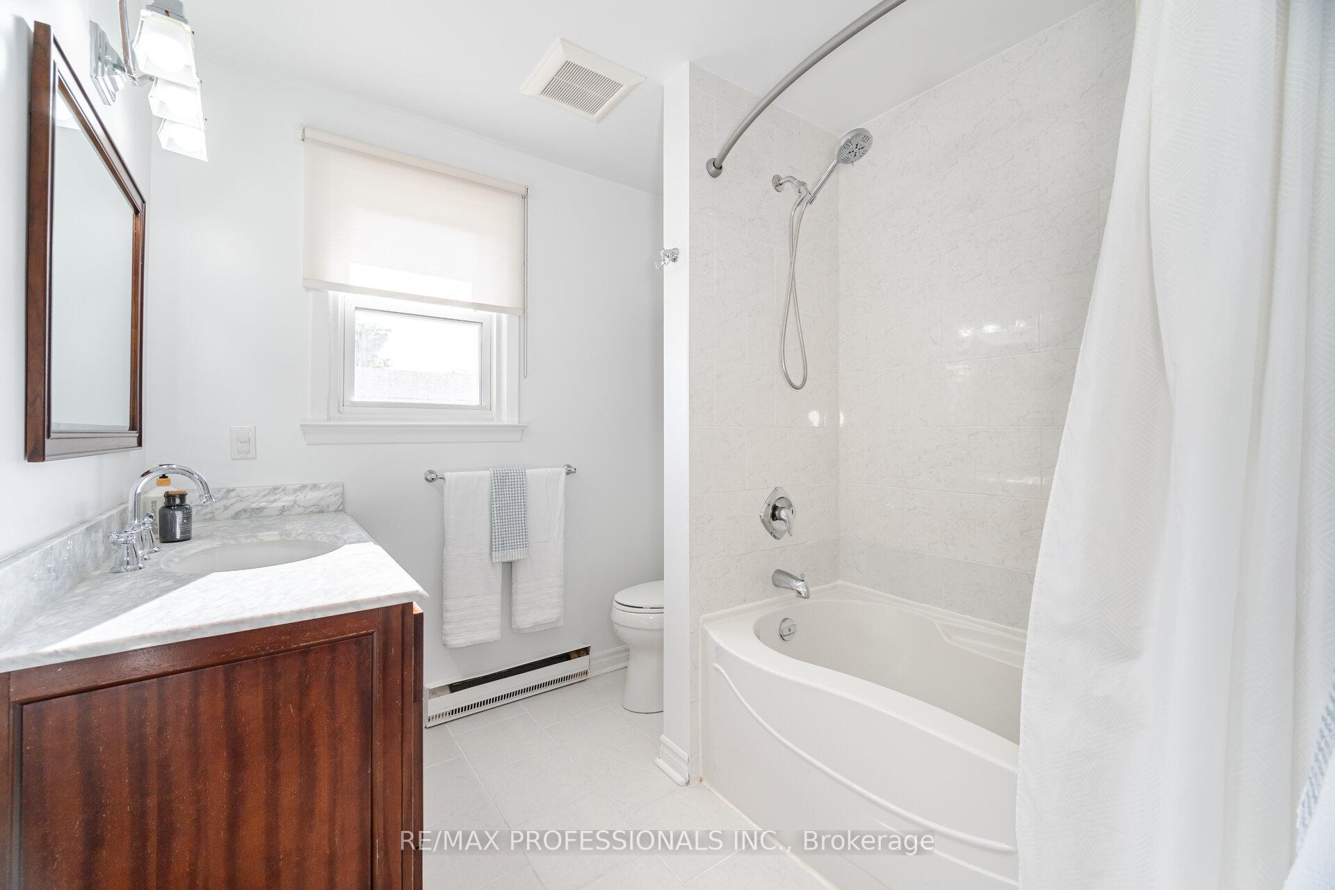 3 Bedrooms Condo at 582 Renforth, Toronto For sale