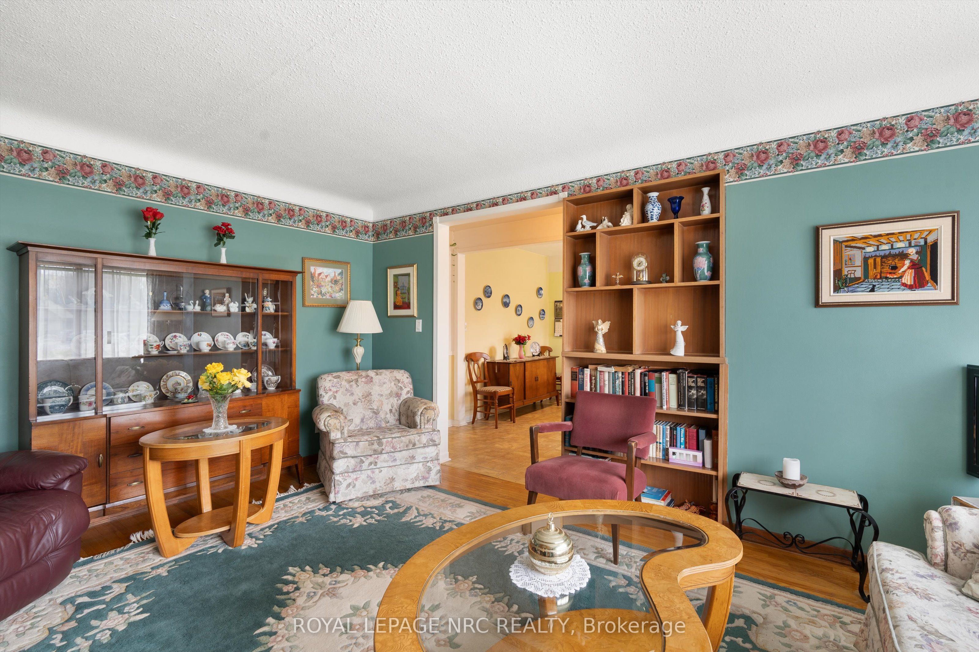 96 Lakeshore Road