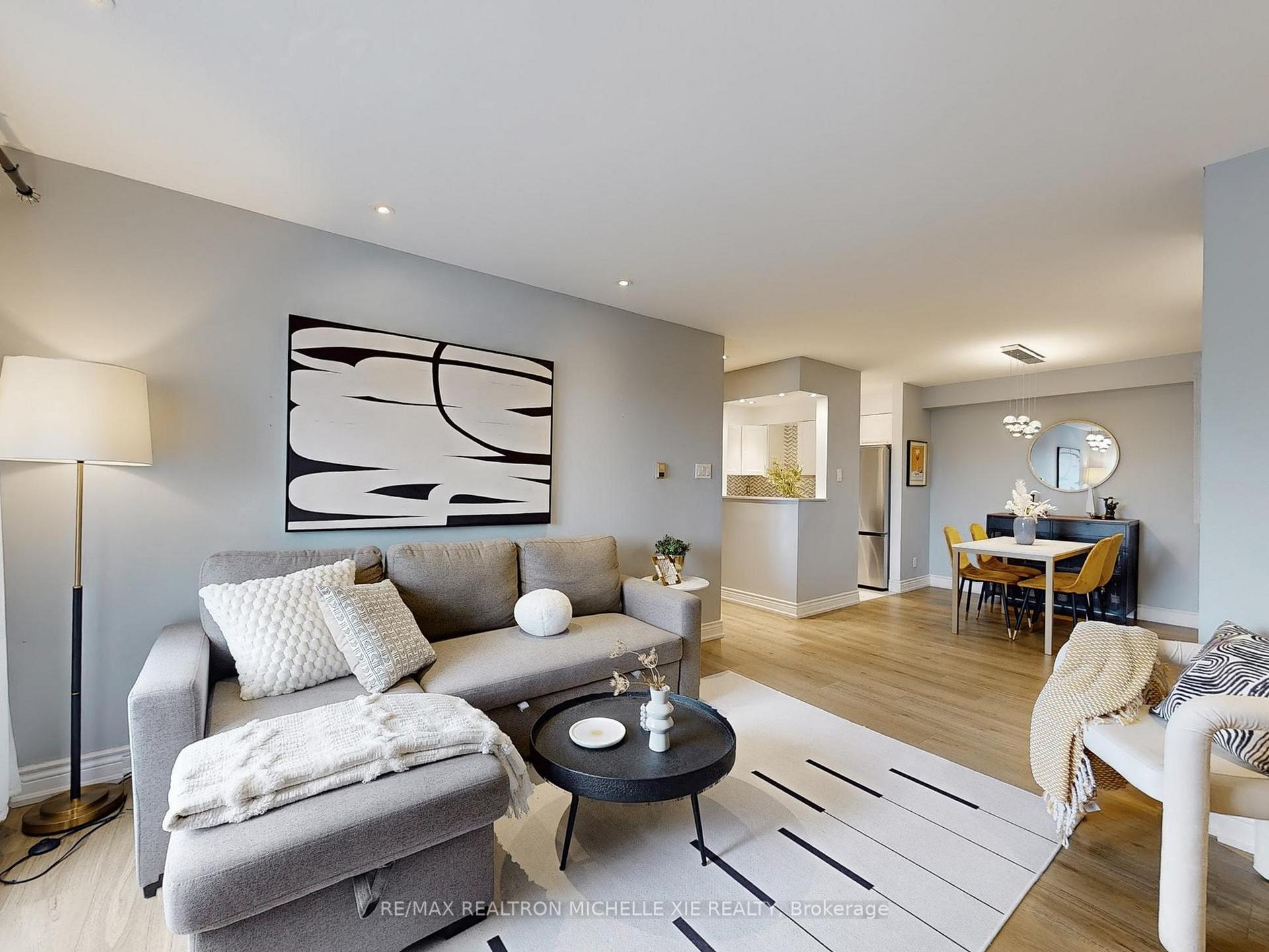 2 Bedrooms Condo at 65 Trailwood, Mississauga For sale