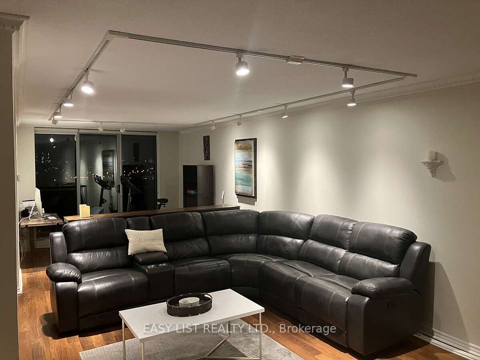 812 Burnhamthorpe