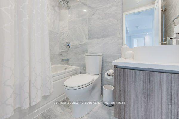 3 Bedrooms Condo at 151 Avenue,  Toronto For sale