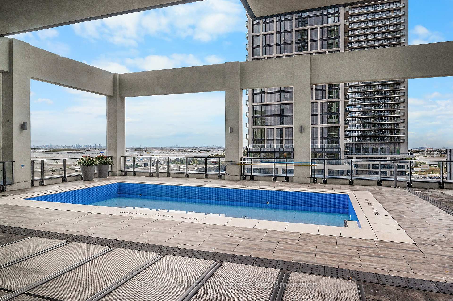 2 Bedrooms Condo at 9000 Jane, Vaughan For sale