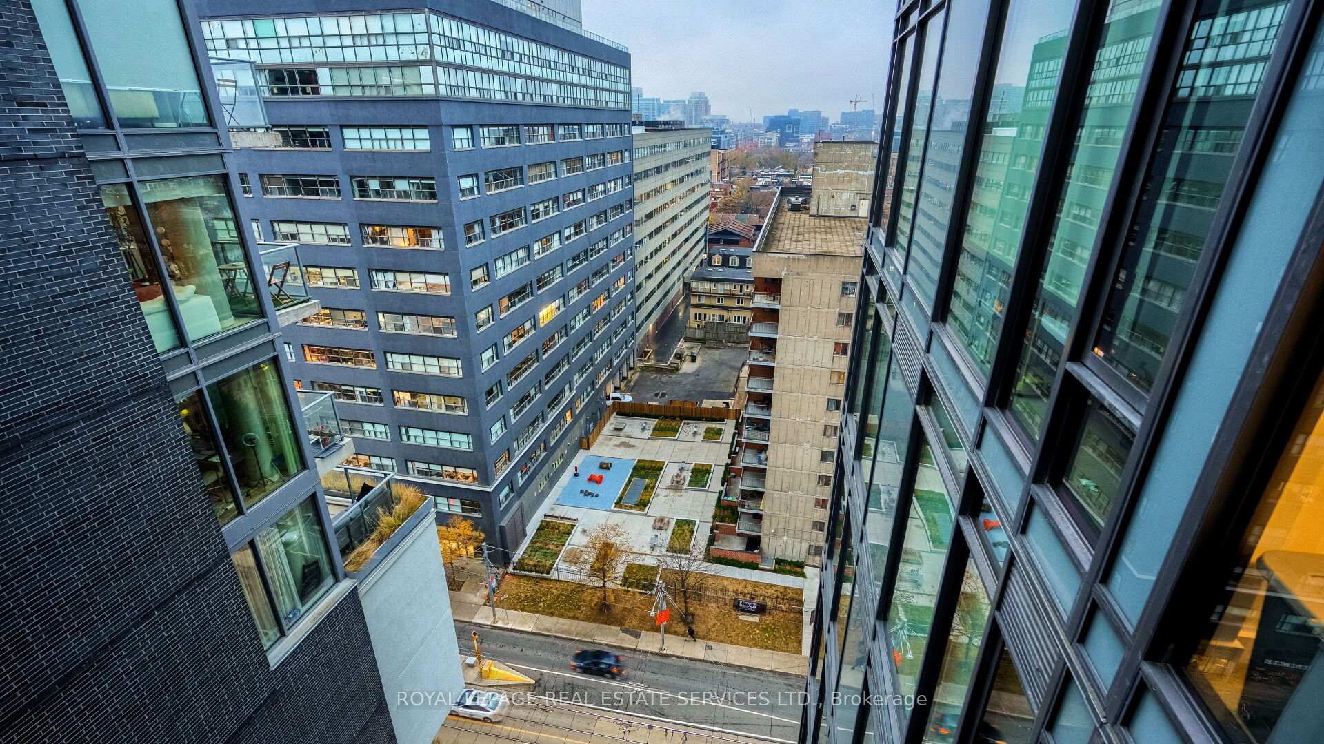 1 Bedroom Condo at 111 Bathurst, Toronto For sale