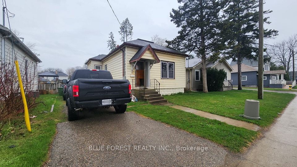 272 Wellington