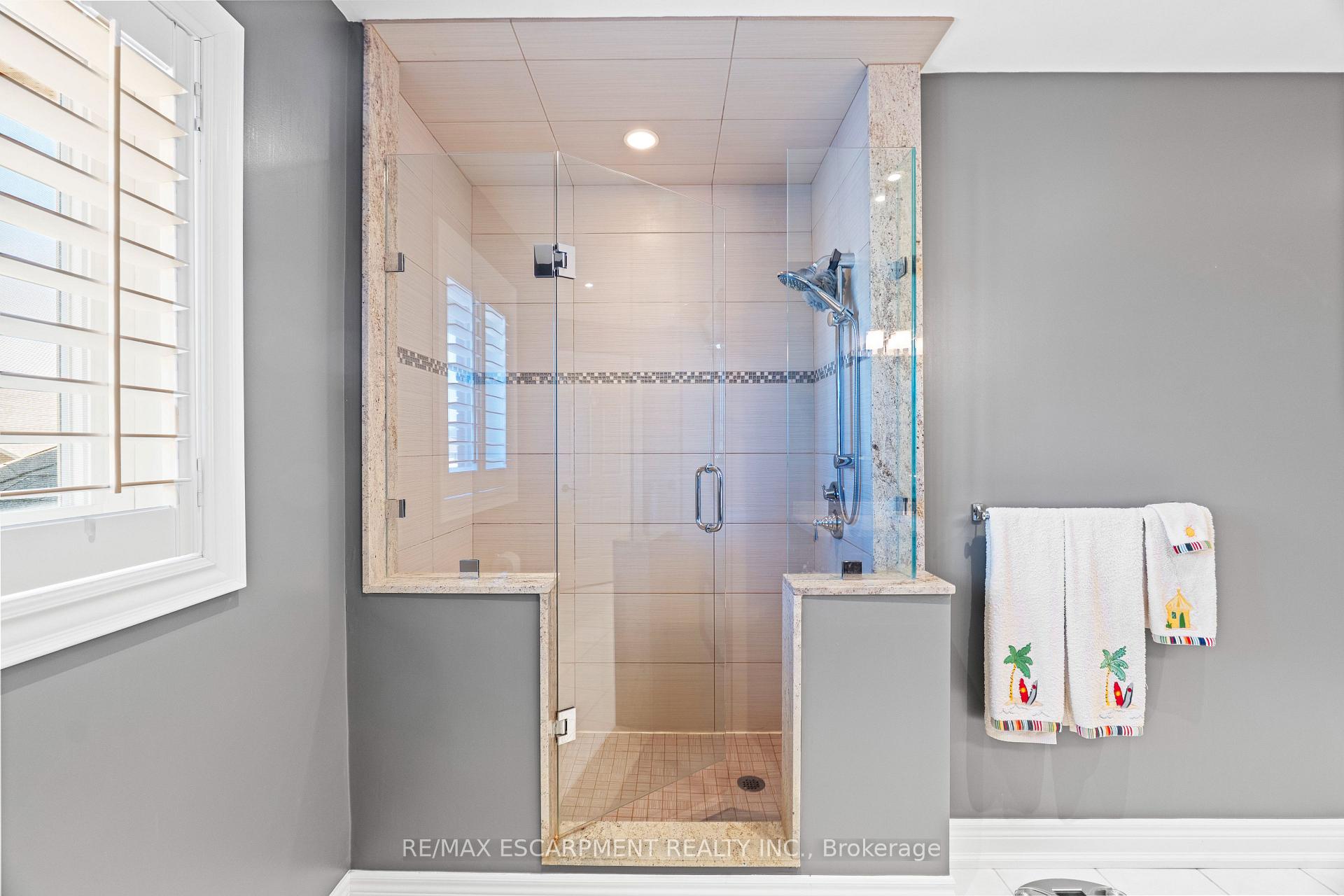 Photo of 6 Embassy Drive, Hamilton, ON L8T 4Z8