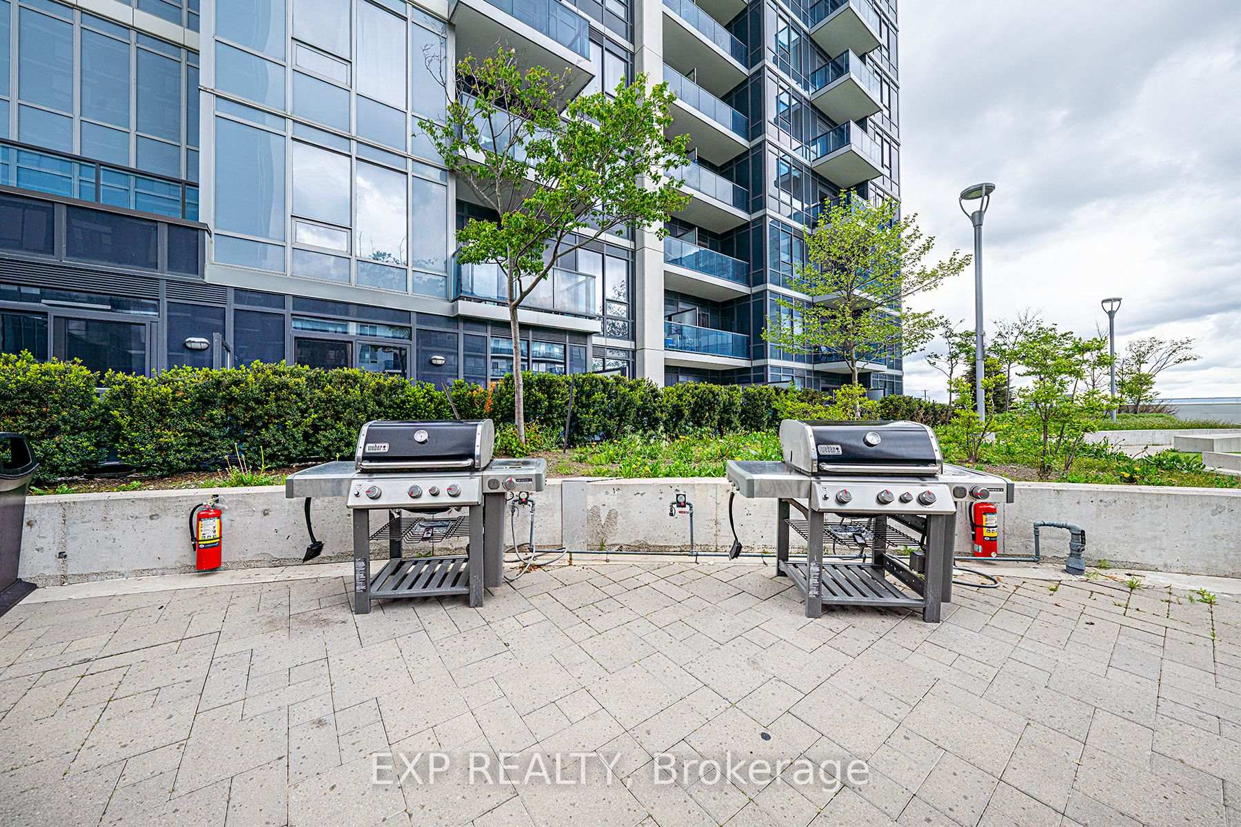 2 Bedrooms Condo at 3600 Highway 7, Vaughan For sale