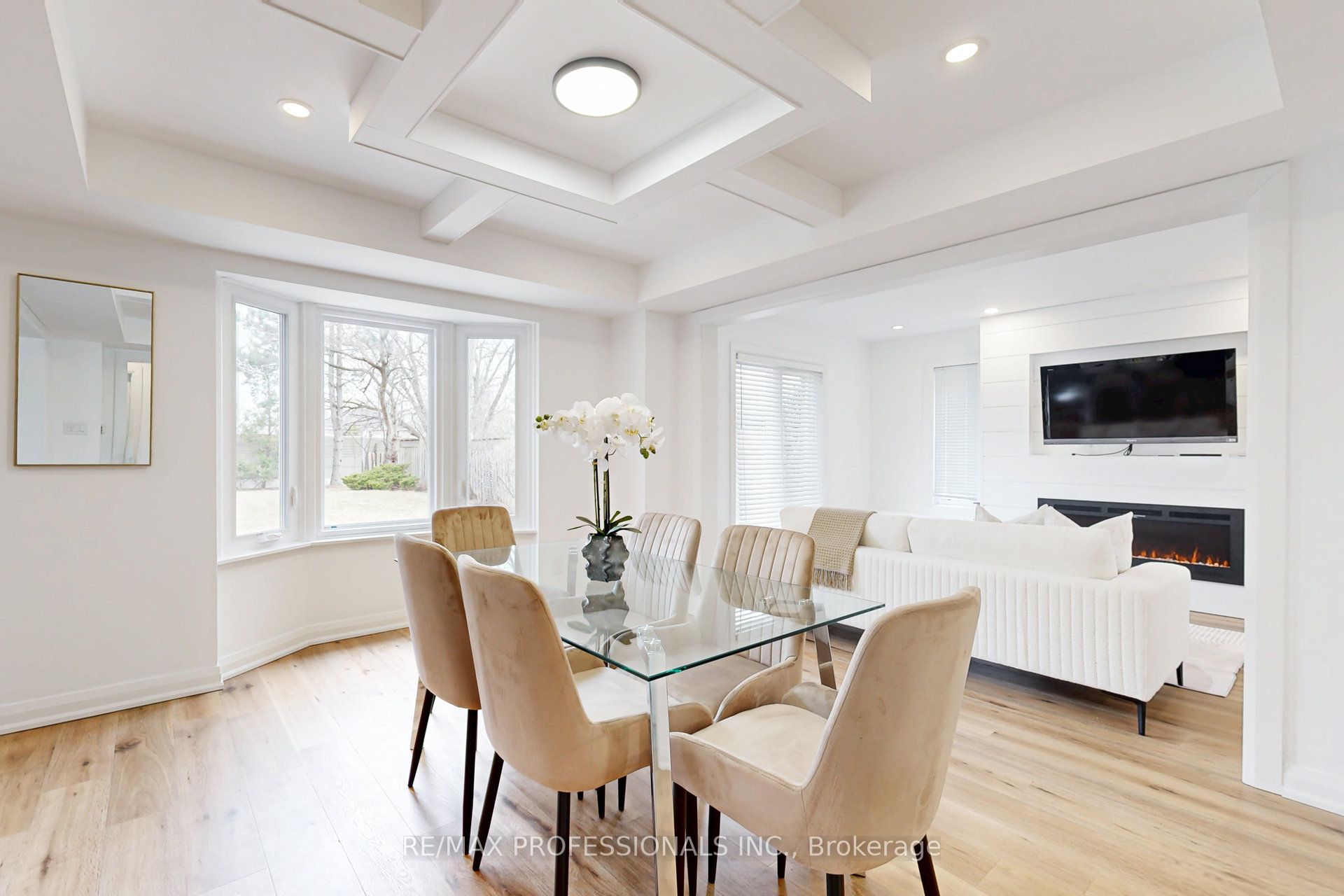 1327 Greenwood Crescent