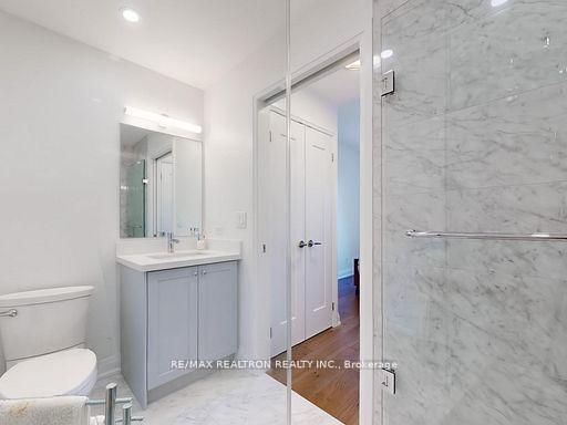 2 Bedrooms Condo at 225 Webb, Mississauga For sale