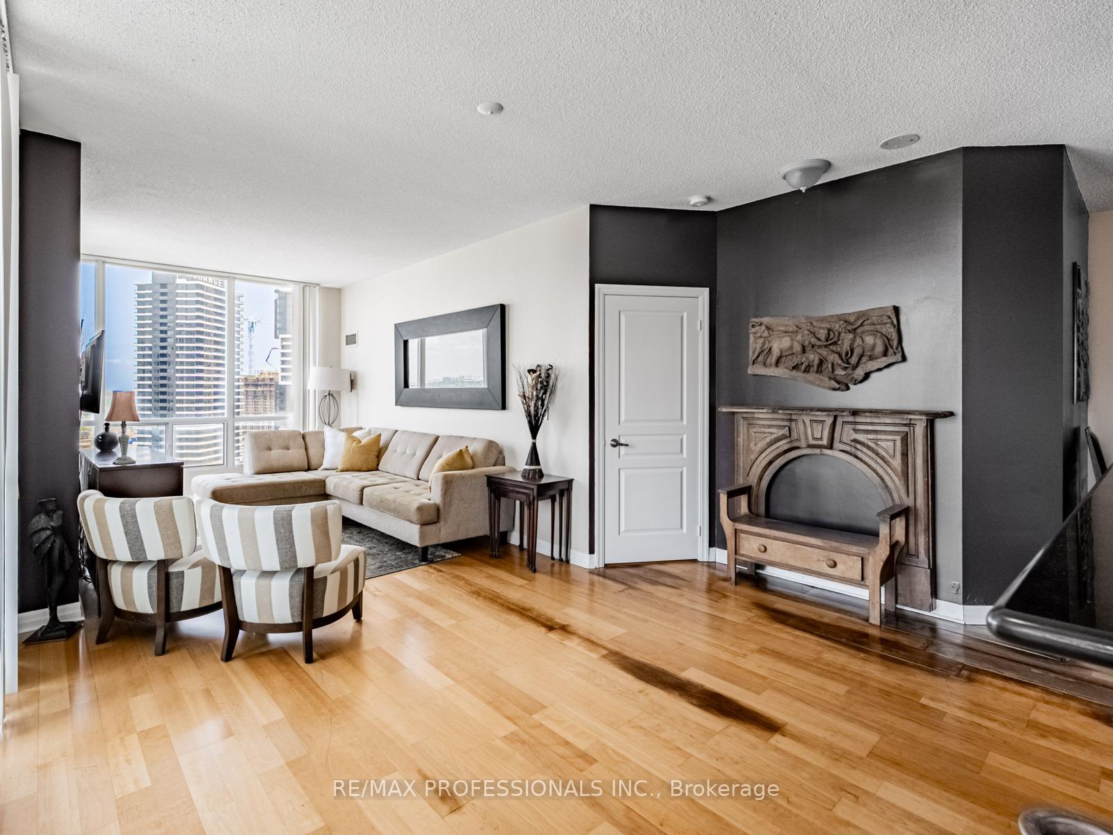 2 Bedrooms Condo at 3939 Duke of York, Mississauga For sale