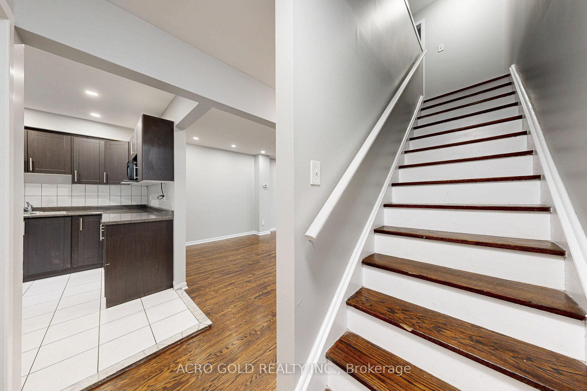 4 Bedrooms Condo at 441 Military,  Toronto For sale