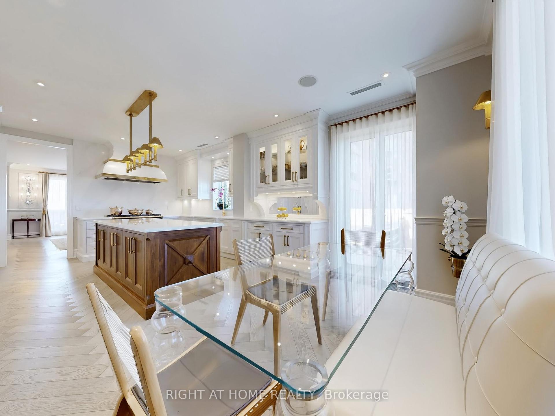 2 Bedrooms Condo at 2287 Lake Shore, Toronto For sale