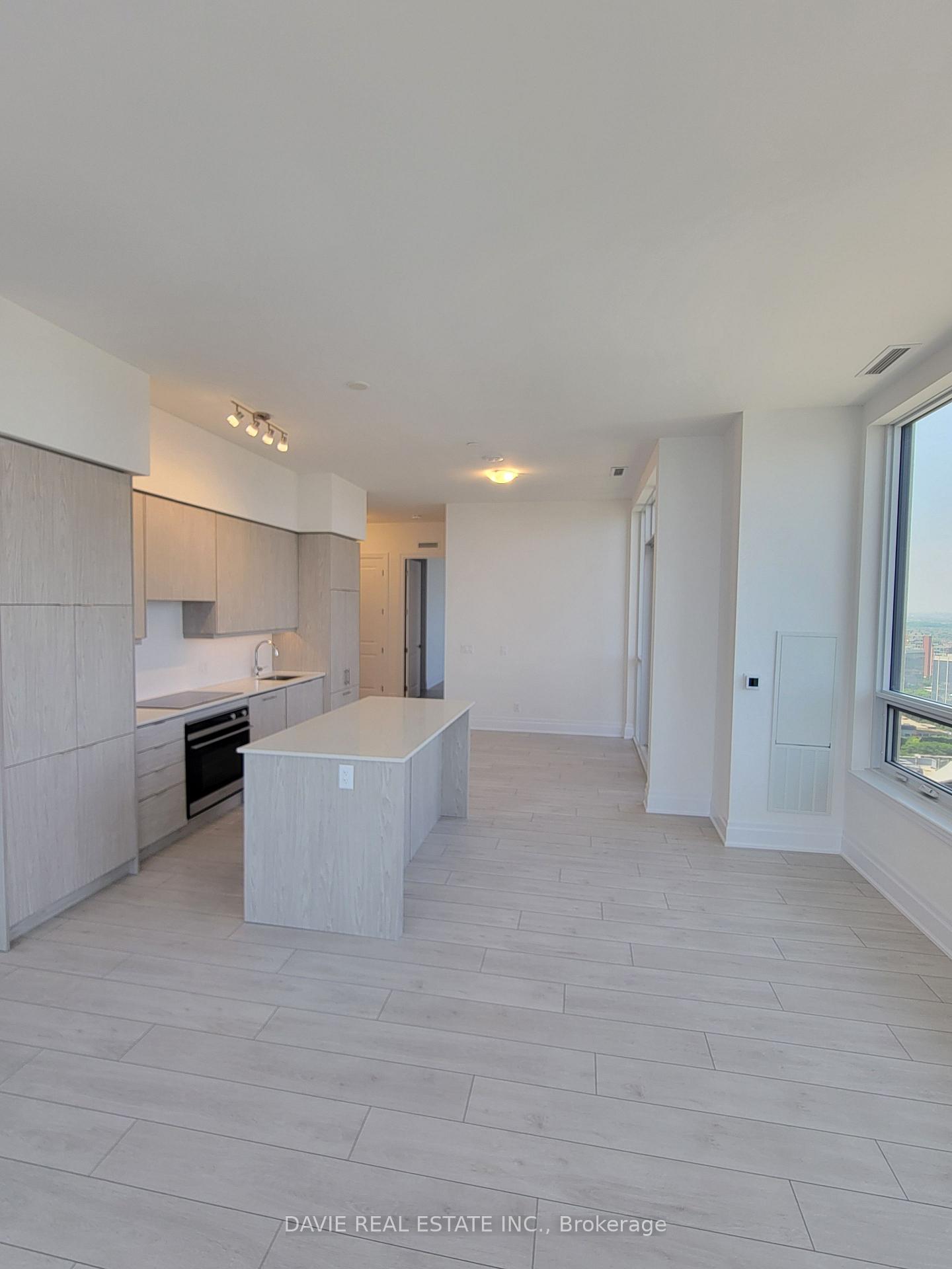 2 Bedrooms Condo at 30 Elm, Mississauga For sale