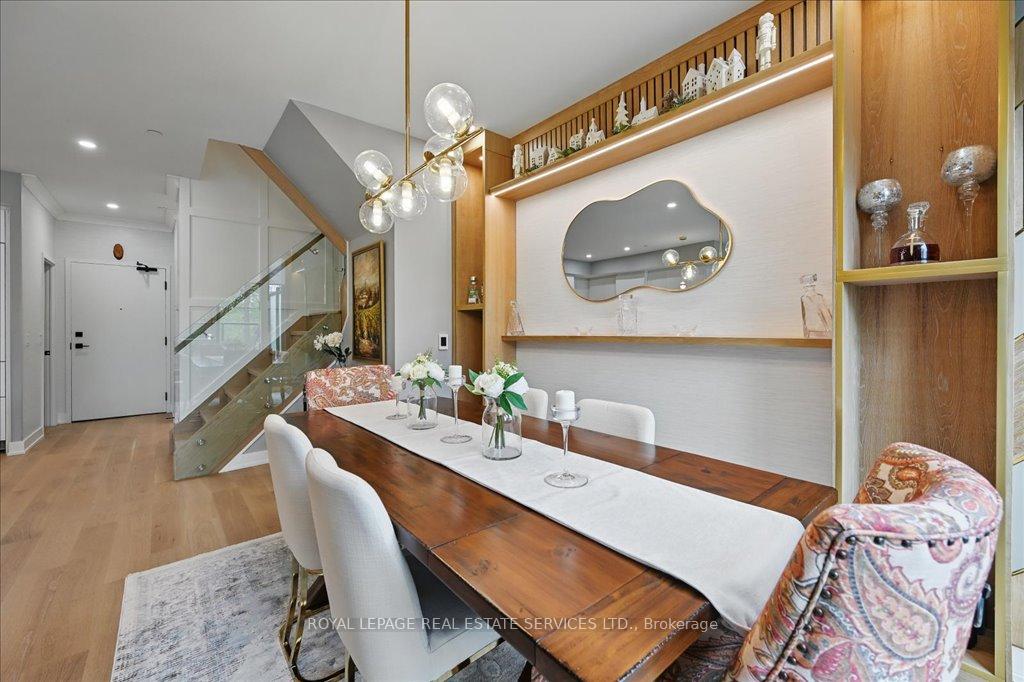 3 Bedrooms Condo at 2489 Taunton, Oakville For sale