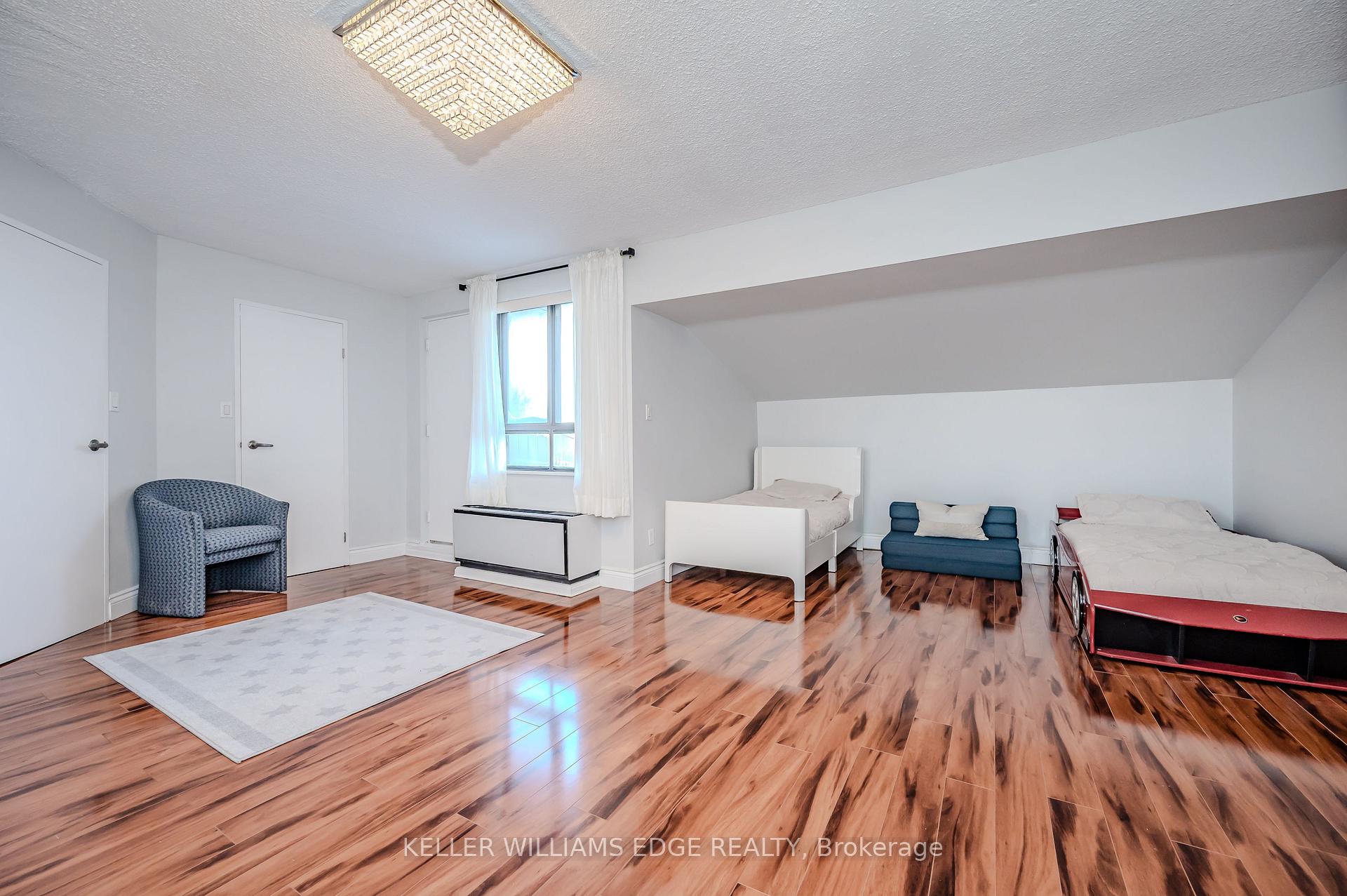 3 Bedrooms Condo at 1000 Cedarglen, Mississauga For sale