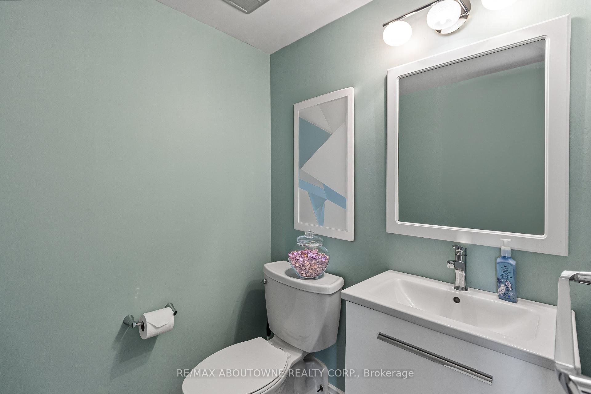 3 Bedrooms Condo at 1300 Marlborough, Oakville For sale