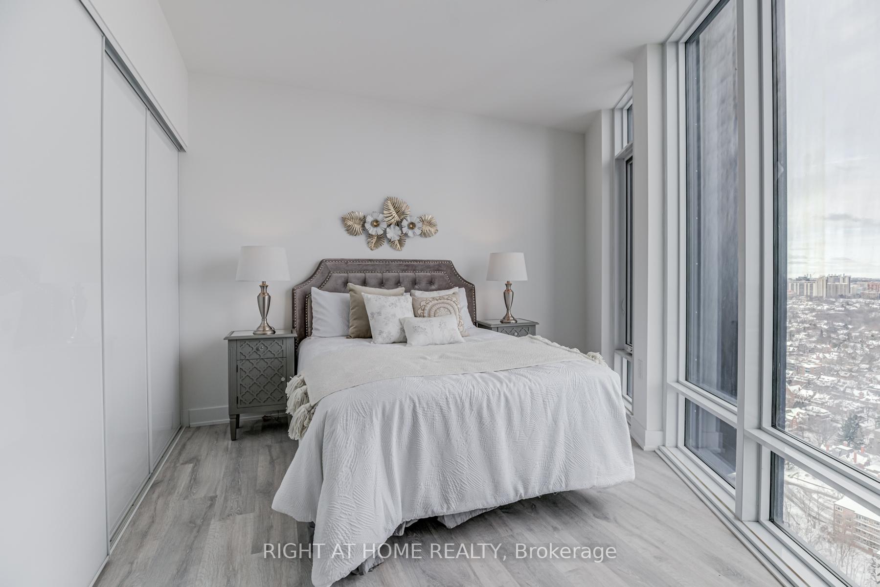 2 Bedrooms Condo at 575 Bloor,  Toronto For sale