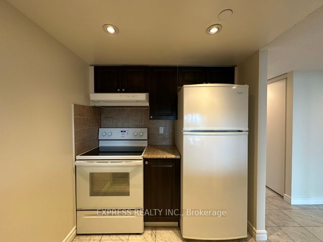 38 Elm Street, #2409