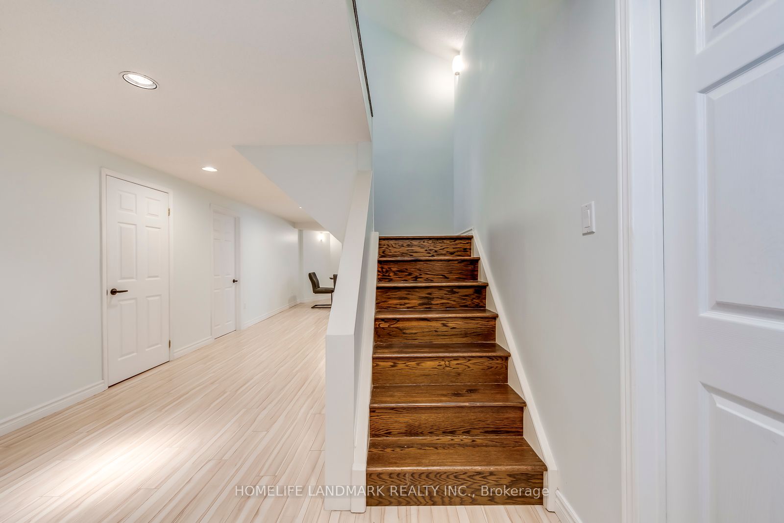 503 BLENHEIM Crescent