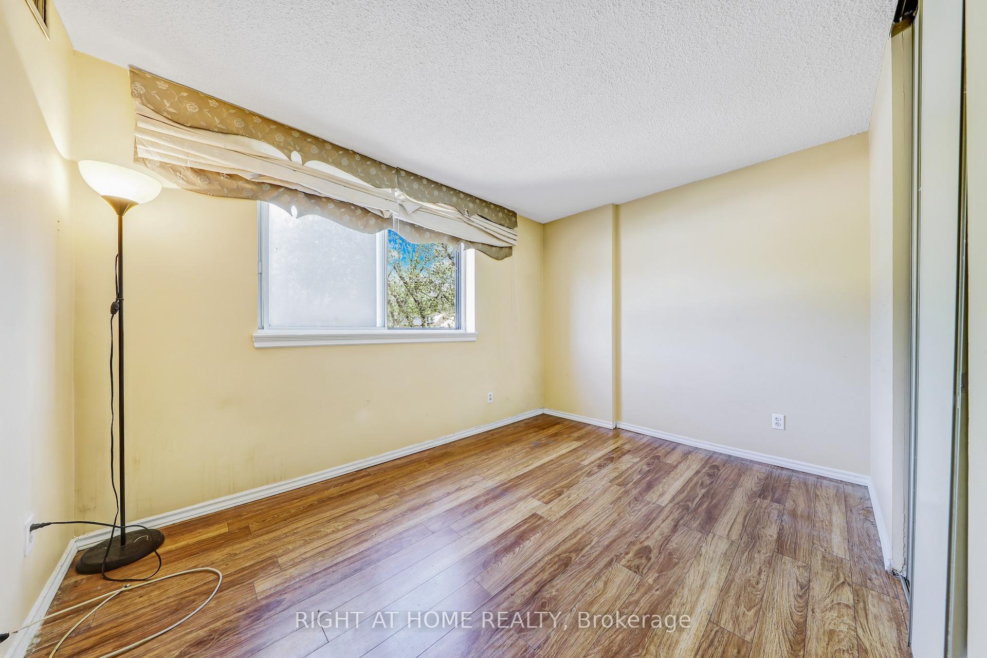 3 Bedrooms Condo at 1665 Victoria Park, Toronto For sale