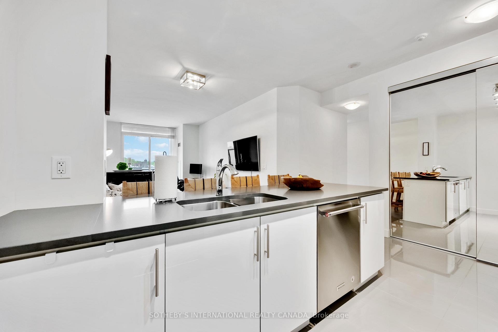 2 Bedrooms Condo at 825 Church, Toronto For sale