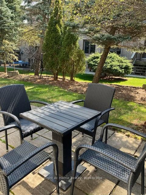 2 Bedrooms Condo at 2250 Rockingham, Oakville For sale