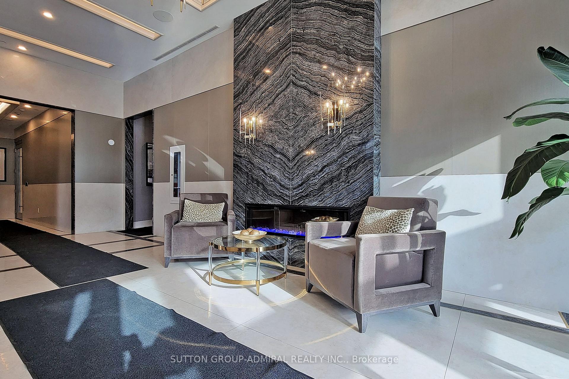 2 Bedrooms Condo at 10 Gatineau, Vaughan For sale