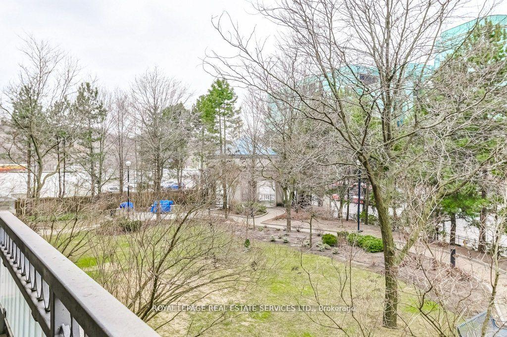 2 Bedrooms Condo at 10 Old York Mills, Toronto For sale