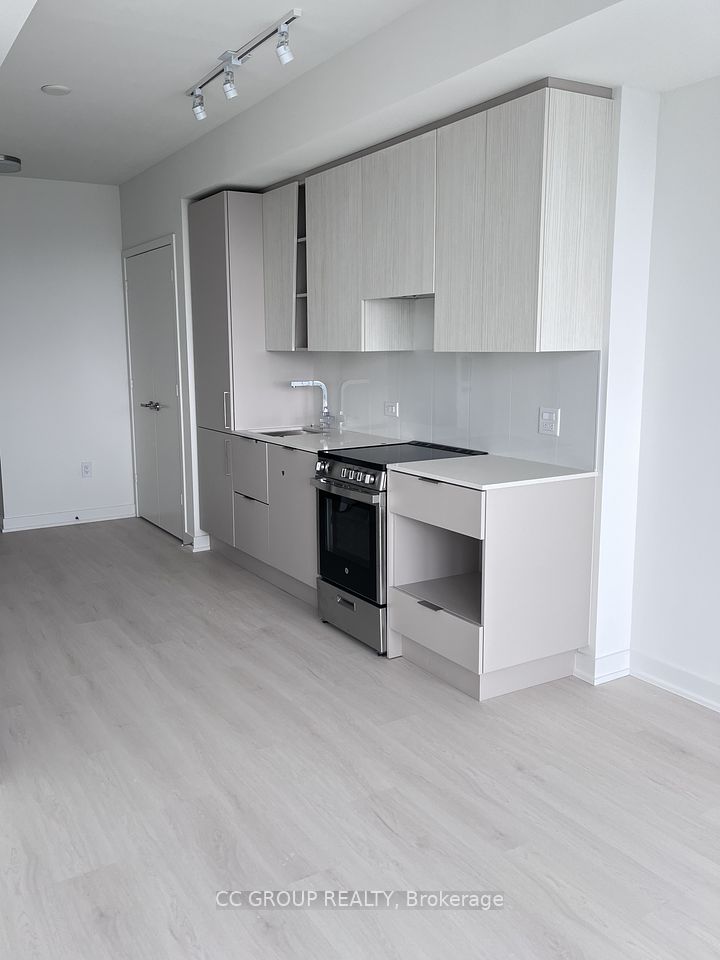 3900 Confederation