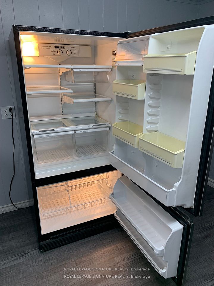 https://trreb-image.ampre.ca/Tcq6EdURnINStzl0Asl7jQBN2Z4iq3J9gTQxPF_NkqM/rs:fit:960:960/wm:.5:so:0:50:.4/wmsh:10/wmt:PHNwYW4gZm9yZWdyb3VuZD0nd2hpdGUnIGZvbnQ9JzY4Jz5ST1lBTCBMRVBBR0UgU0lHTkFUVVJFIFJFQUxUWSwgQnJva2VyYWdlPC9zcGFuPg/L3RycmViL2xpc3RpbmdzLzQwLzkxLzIwLzEyL3AvNTMwM2ZhZTEtZjBhYy00YzdhLTkyZDAtMDVmMDkxMWI3NjZlLmpwZw.jpg
