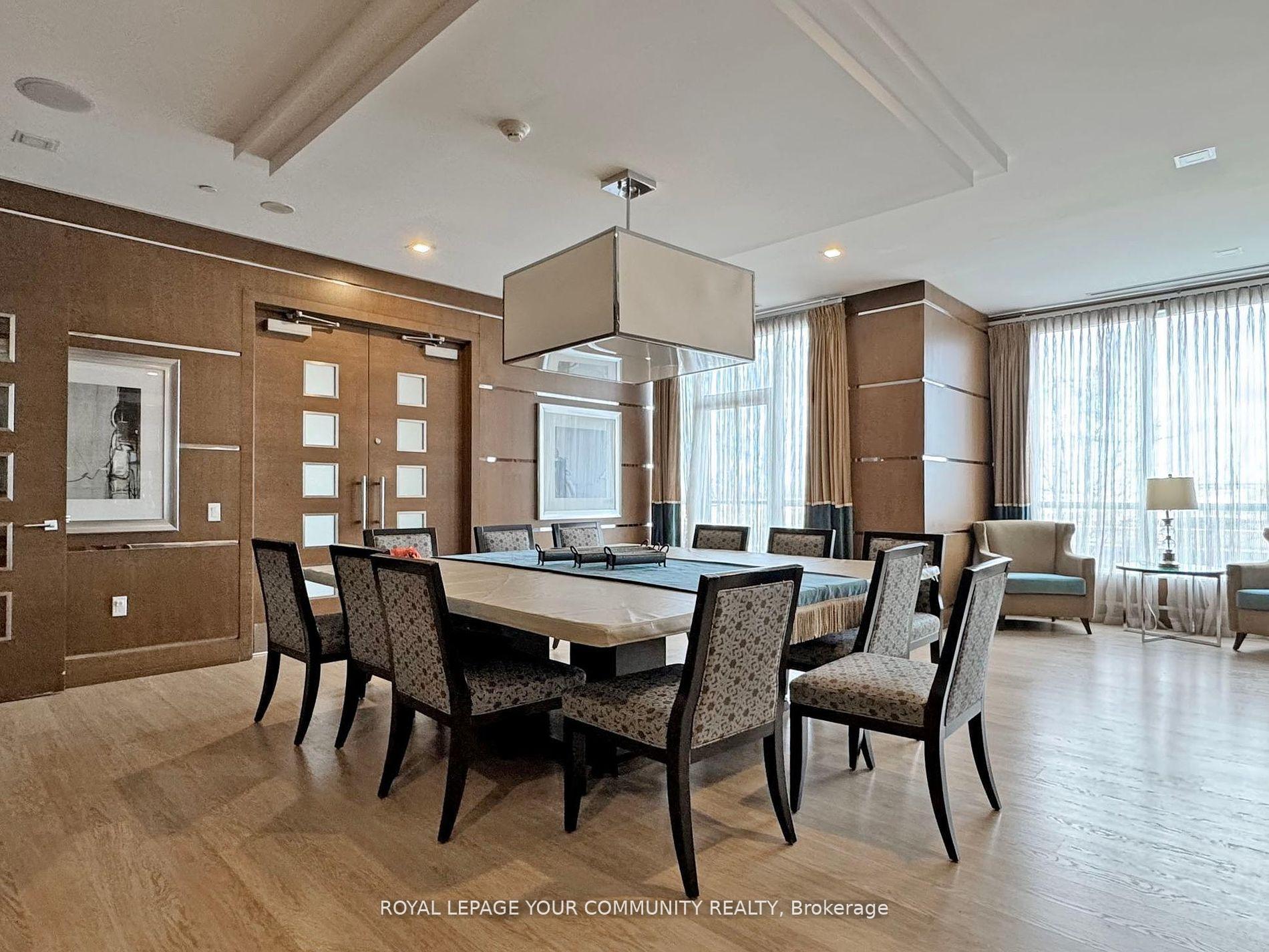 2 Bedrooms Condo at 15 Viking, Toronto For sale