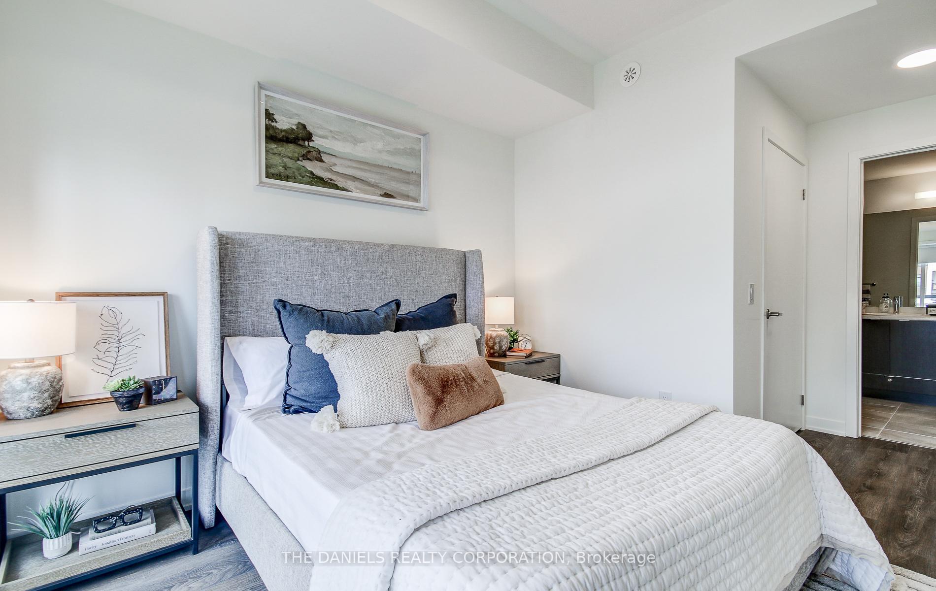 2 Bedrooms Condo at 165 Canon Jackson,  Toronto For sale