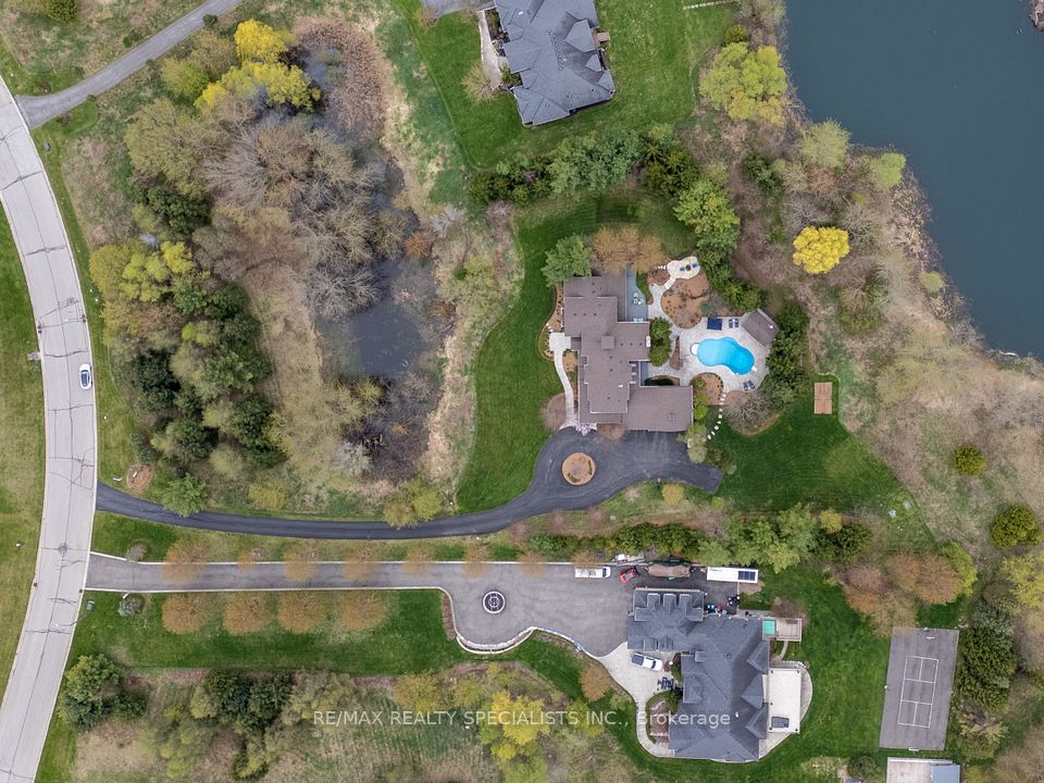 6 Oak Knoll