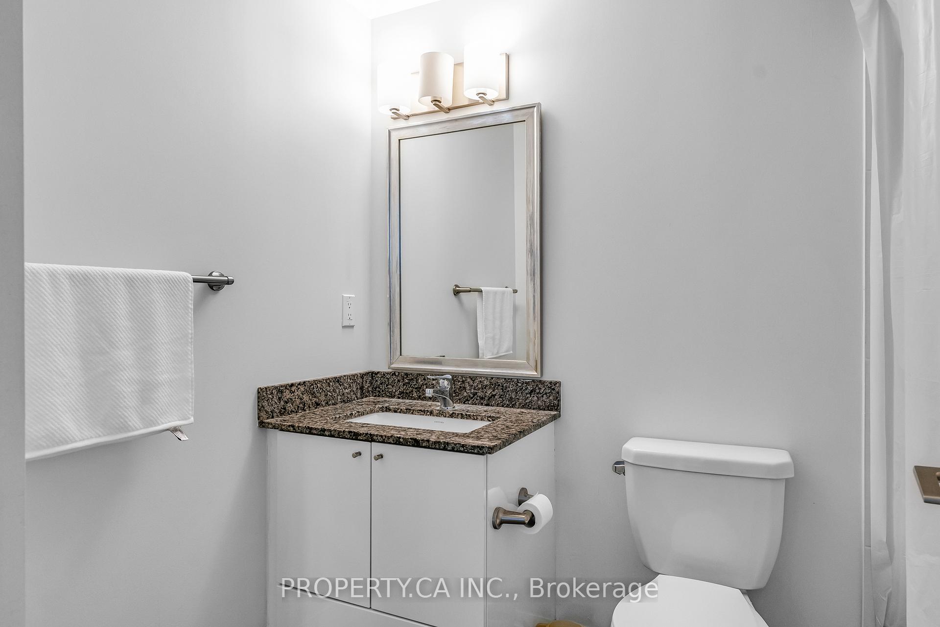 2 Bedrooms Condo at 55 Eglinton, Mississauga For sale