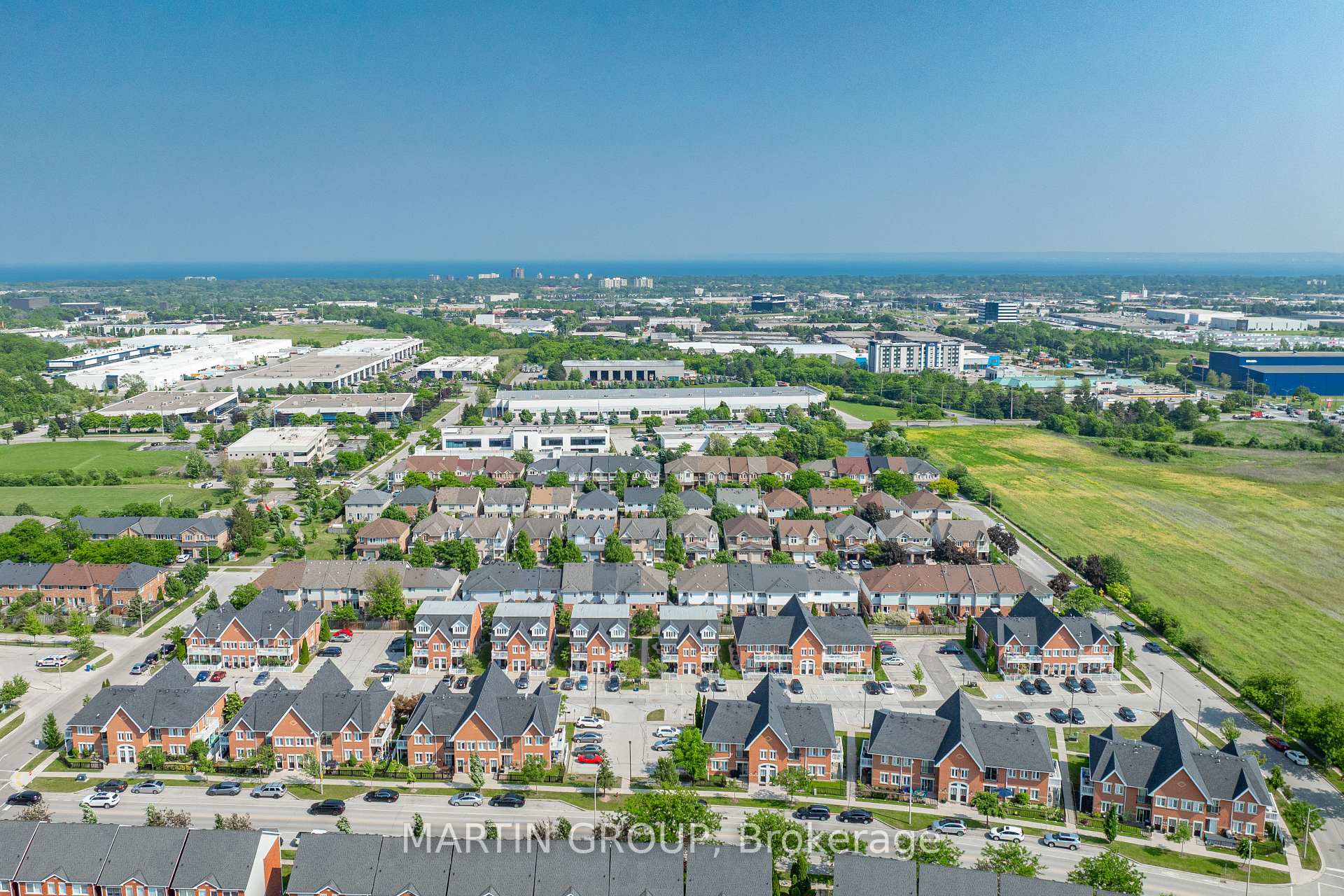 2 Bedrooms Condo at 1701 Lampman, Burlington For sale