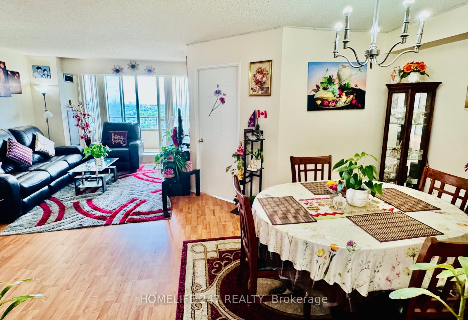 2 Bedrooms Condo at 5 Greystone Walk,  Toronto For sale